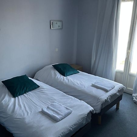 Hotel Le Lyon Vert Commentry מראה חיצוני תמונה