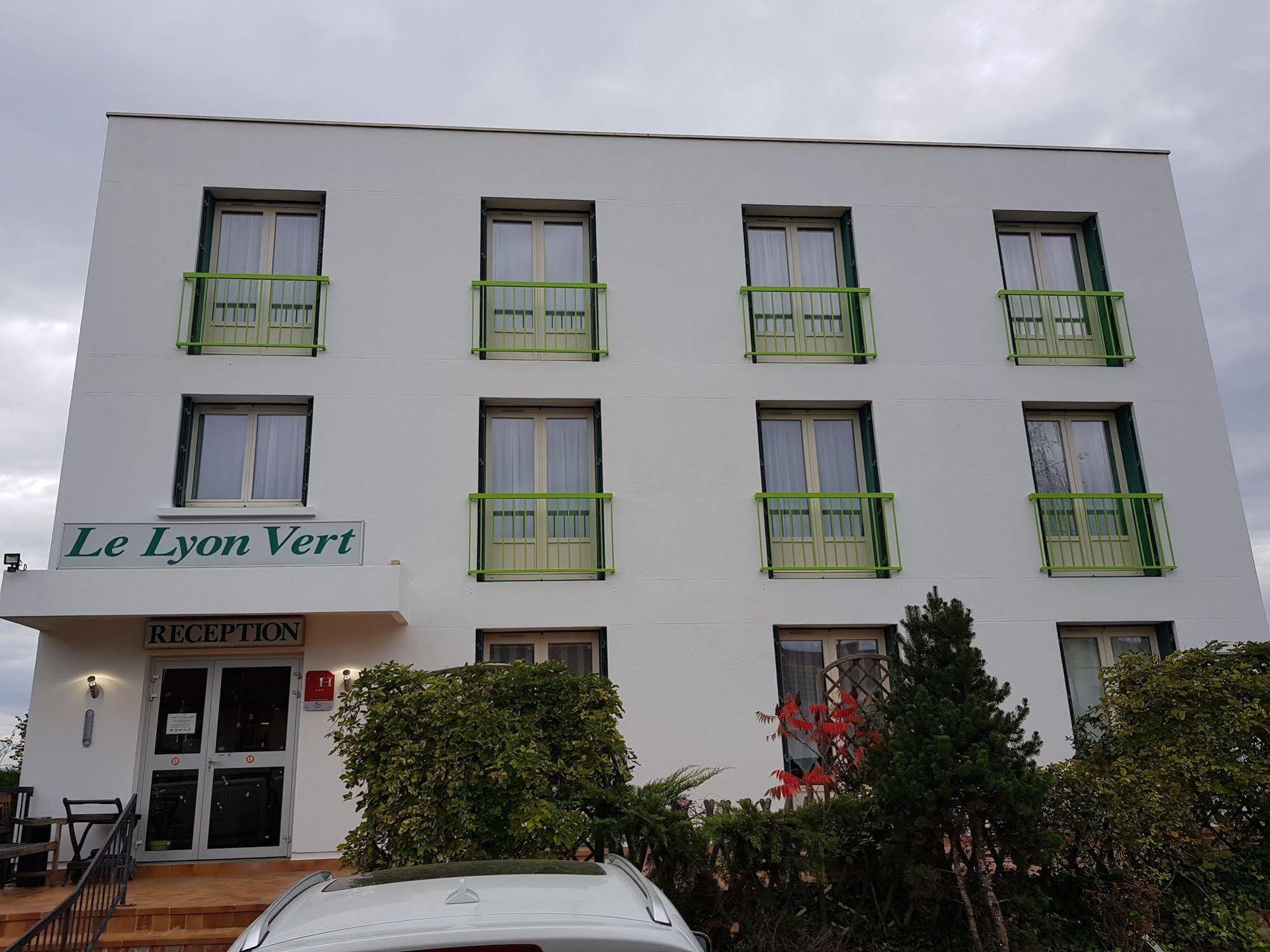 Hotel Le Lyon Vert Commentry מראה חיצוני תמונה