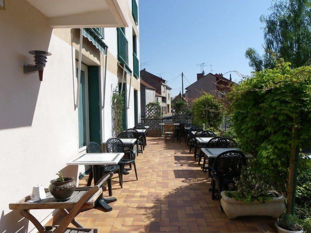 Hotel Le Lyon Vert Commentry מראה חיצוני תמונה