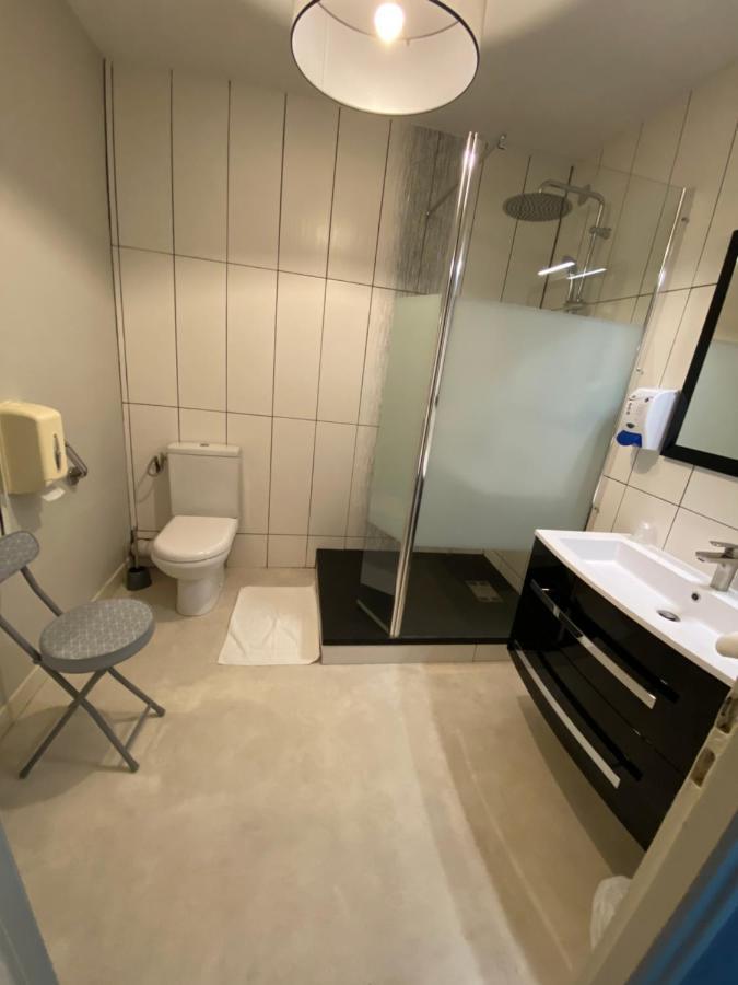 Hotel Le Lyon Vert Commentry מראה חיצוני תמונה